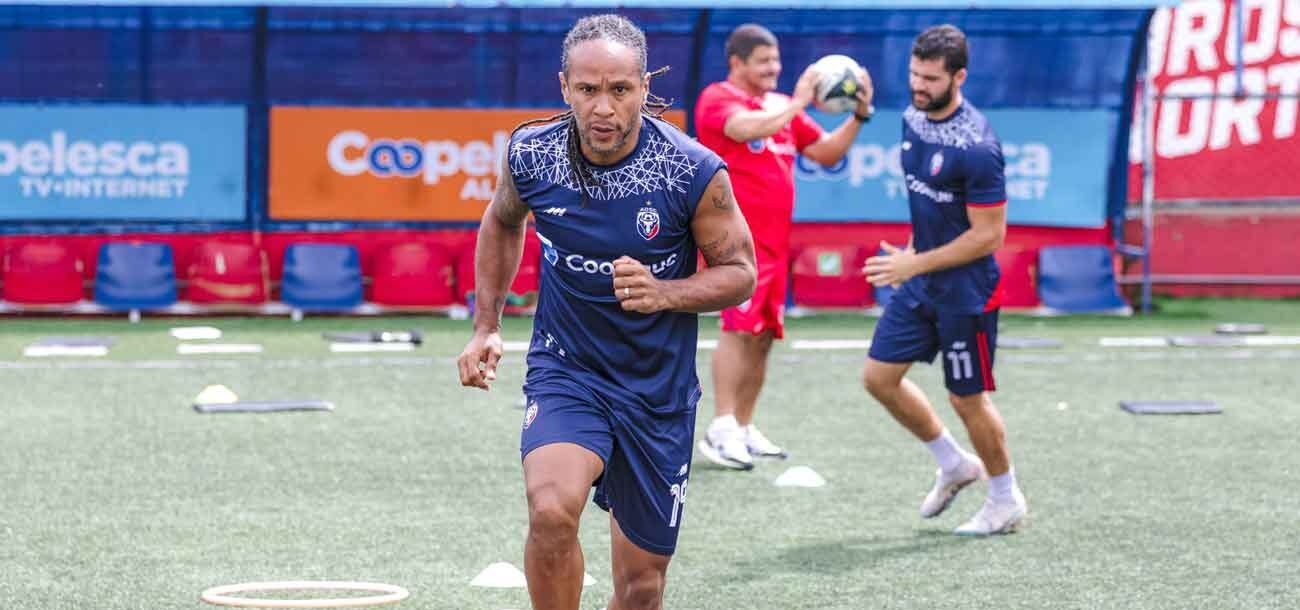 Vea la sanción a Jonathan McDonald por su expulsión en Cartago