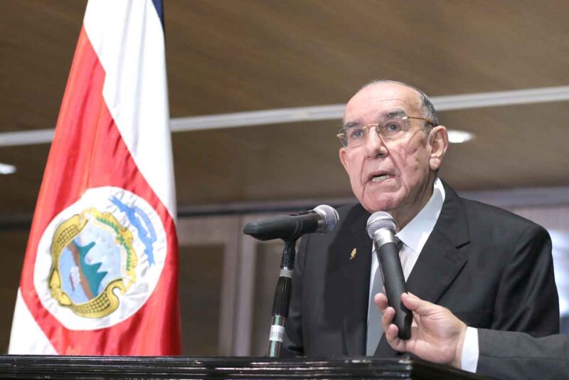 Arias aseguró que los señalamientos de Chaves contra el Poder Judicial son “ataques a la democracia”.