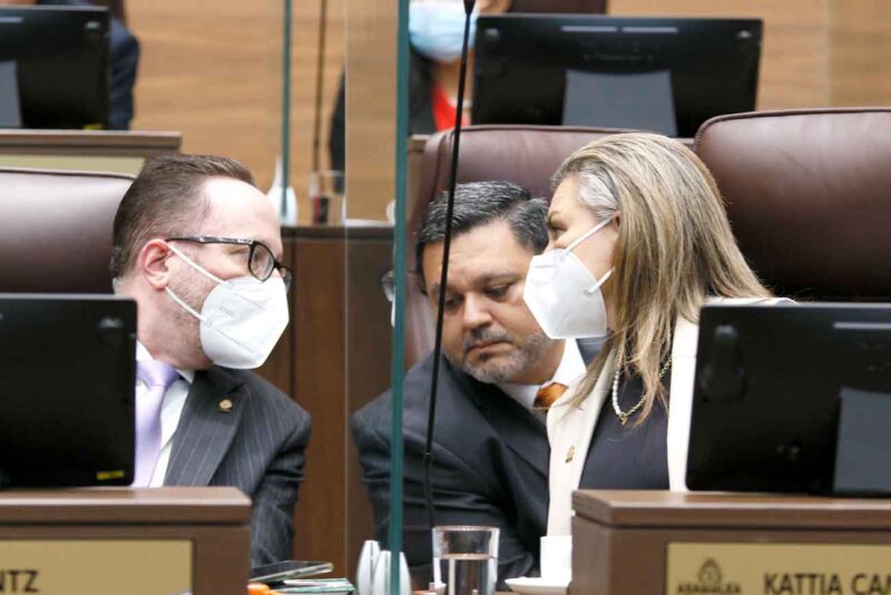 Los diputados aseguran que el mandatario promueve levantamientos populares contra la institucionalidad.