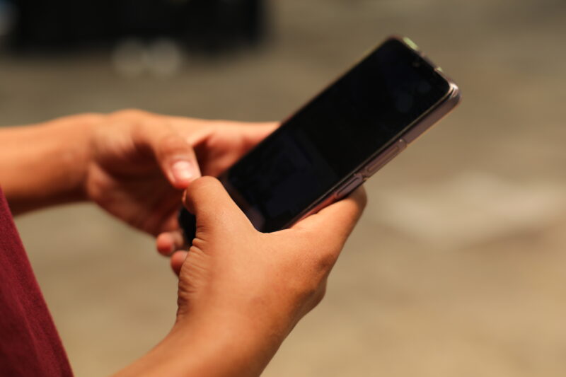 Celular menores de edad
