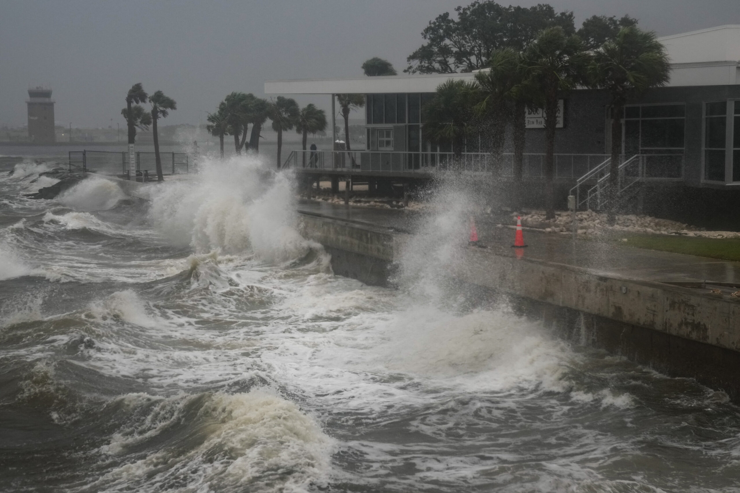 El huracán Milton ya tocó tierra en Florida
