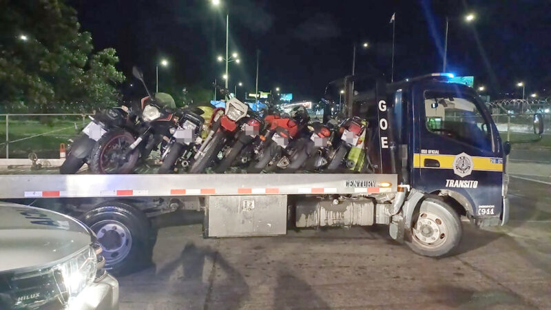 Al-Cerca-de-40-motocicletas-fueron-decomisadas-en-un-operativo-realizado-por-la-Policía-de-Tránsito-y-Fuerza-Pública,-donde-en-apariencia-iban-a-festejar-noche-de-brujas.
