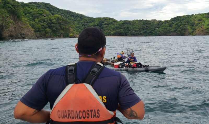 Embarcación turística se vuelca en Guanacaste