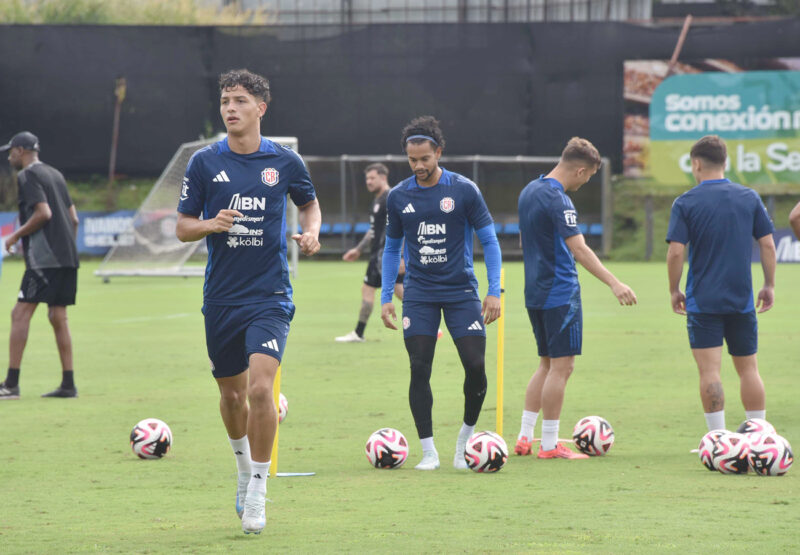 La Tricolor entrenó este domingo y tendrá una doble sesión este lunes para terminar de preparar el juego ante los chapines.