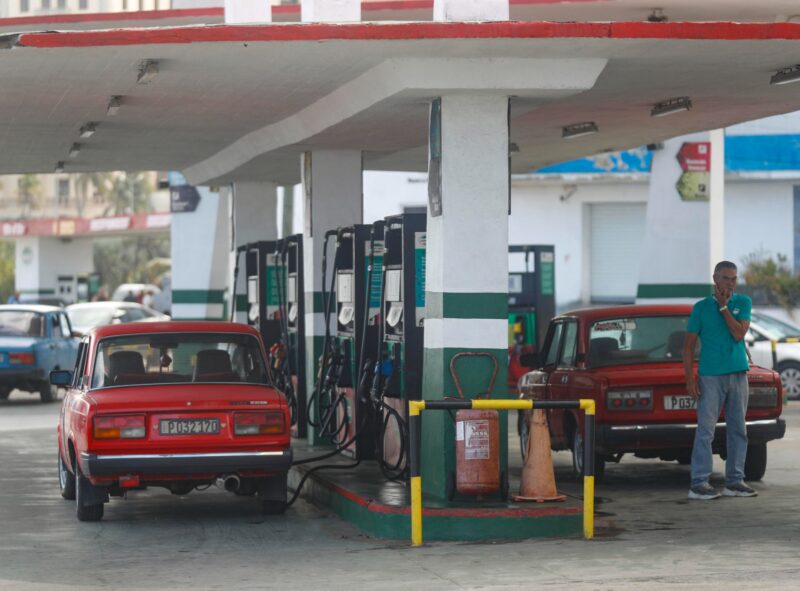 Varias provincias de Cuba siguen sin servicio