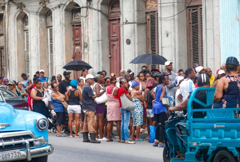Varias provincias de Cuba siguen sin servicio