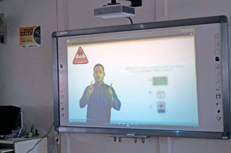 Abren matrícula de curso teórico de manejo para personas sordas