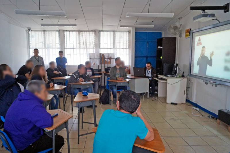 Abren matrícula de curso teórico de manejo para personas sordas