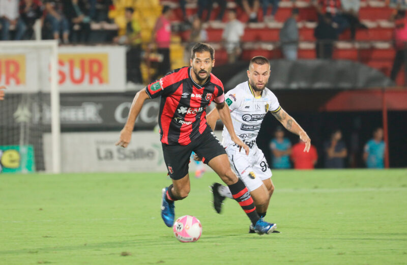 El líder del campeonato nacional asegura una eventual gran final. Esta posición actualmente la ocupa la Liga.