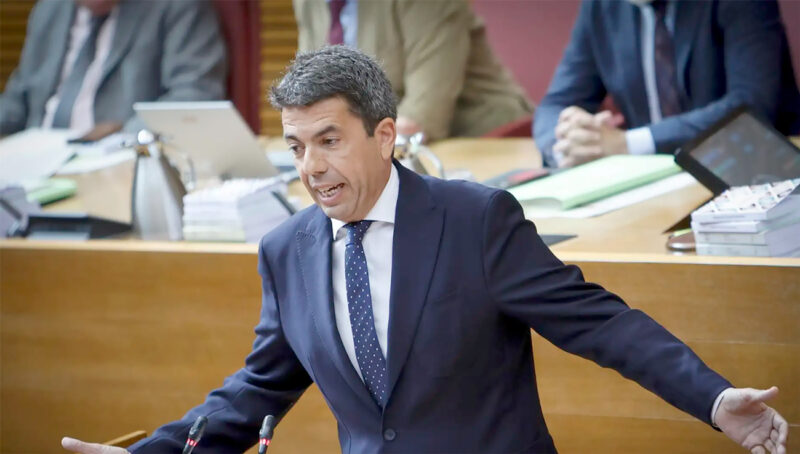 FOTO-NOTA-1-Mazón-compareció-cinco-horas-ante-el-Parlamento.-La-Oposición-exige-su-salida.