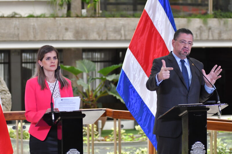 Laura Fernández y Rodrigo Chaves