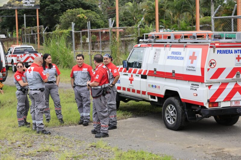 Retoman búsqueda de mujer que fue arrastrada por río