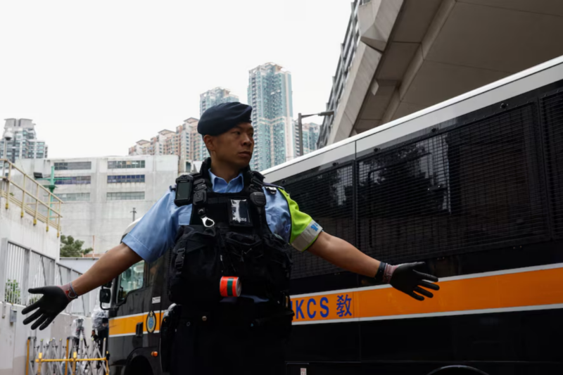 Sujeto atropella a varias personas frente a un colegio en China