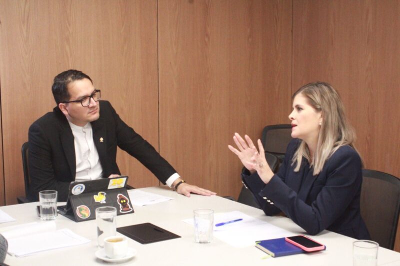 Laura Fernández y diputado Antonio Ortega.