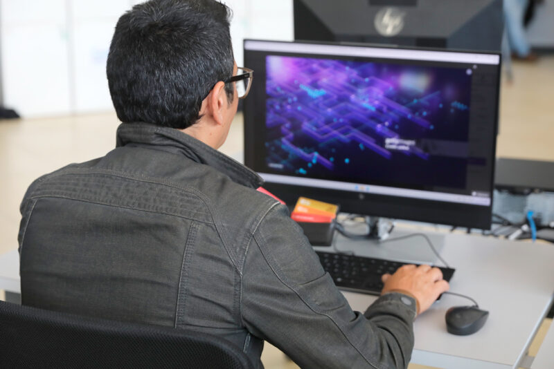 Las direcciones IP son los números con que se identifican los dispositivos en la internet.