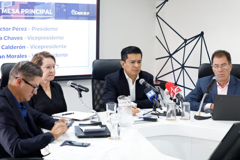Jorge Calderón, Silvia Chaves, Víctor Pérez (presidente) y German Morales en la presentación de resultados de Cadexco.