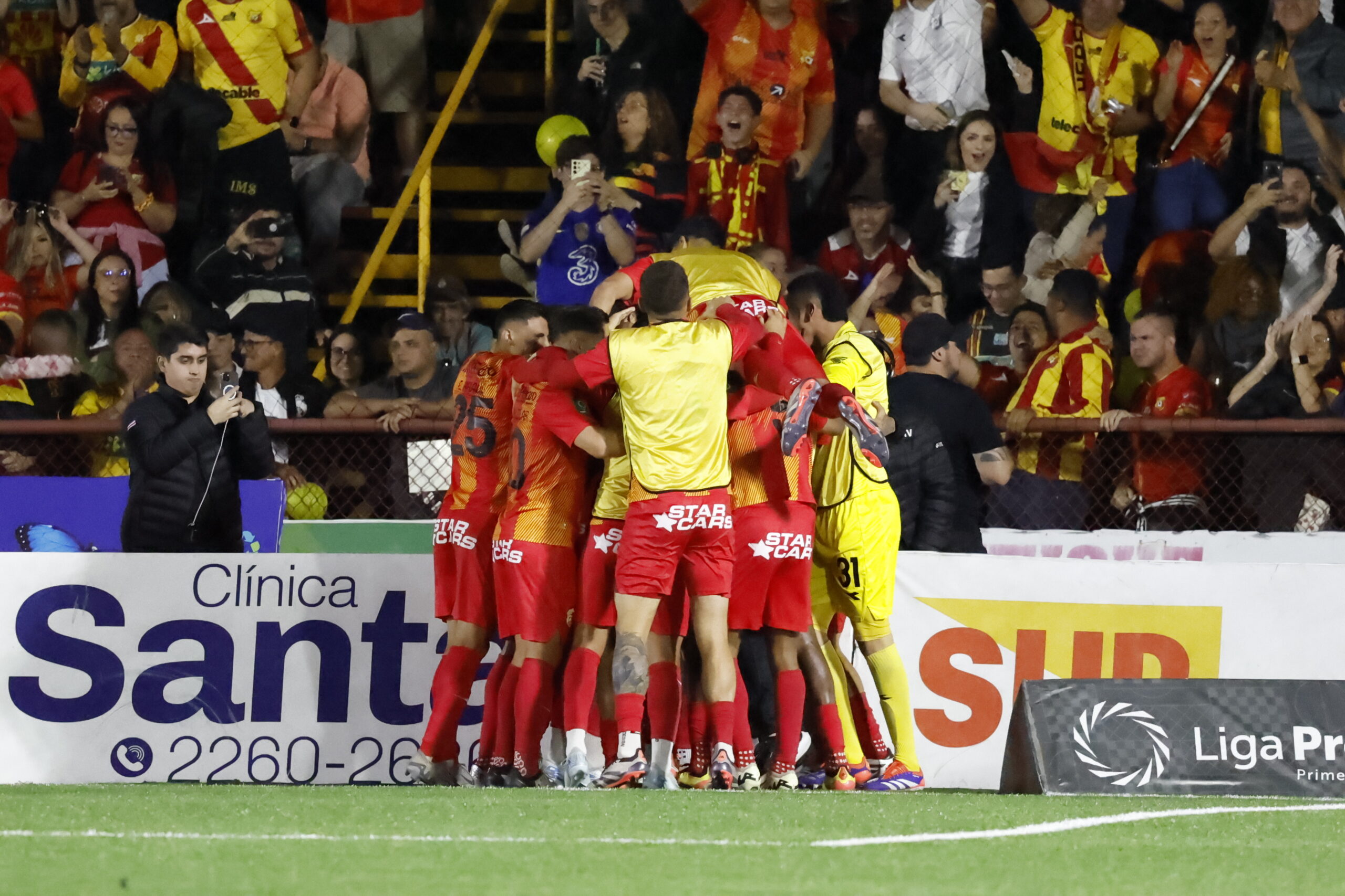 Finaliza la primera mitad