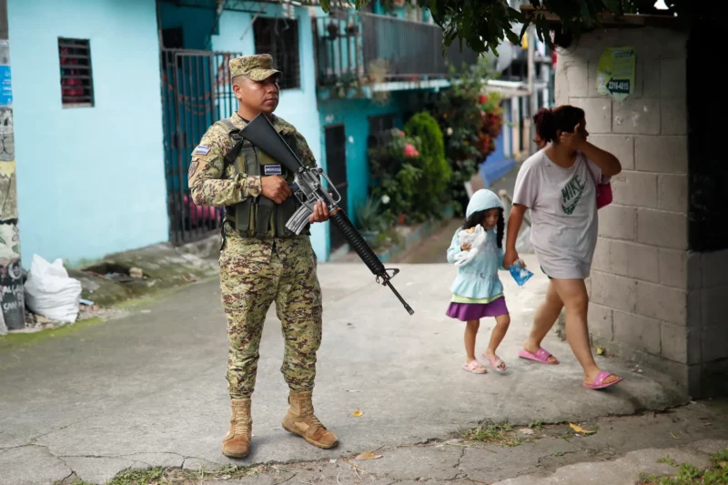 Ejército salvadoreño.