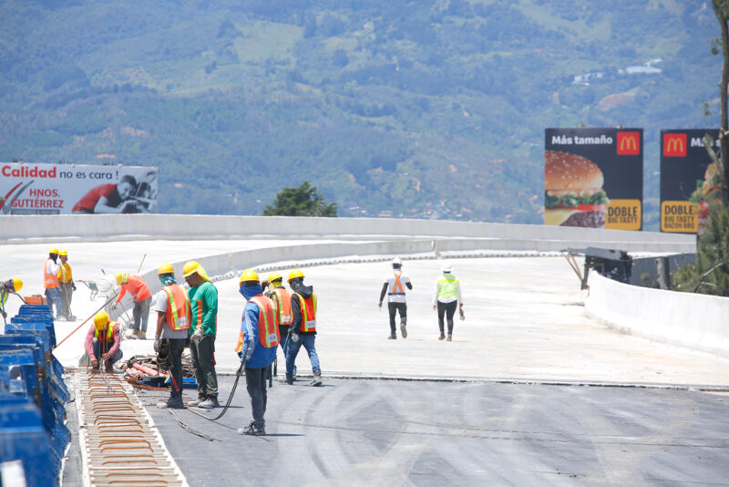 Las obras continúan en Taras-La Lima, donde no se observa alumbrado público.