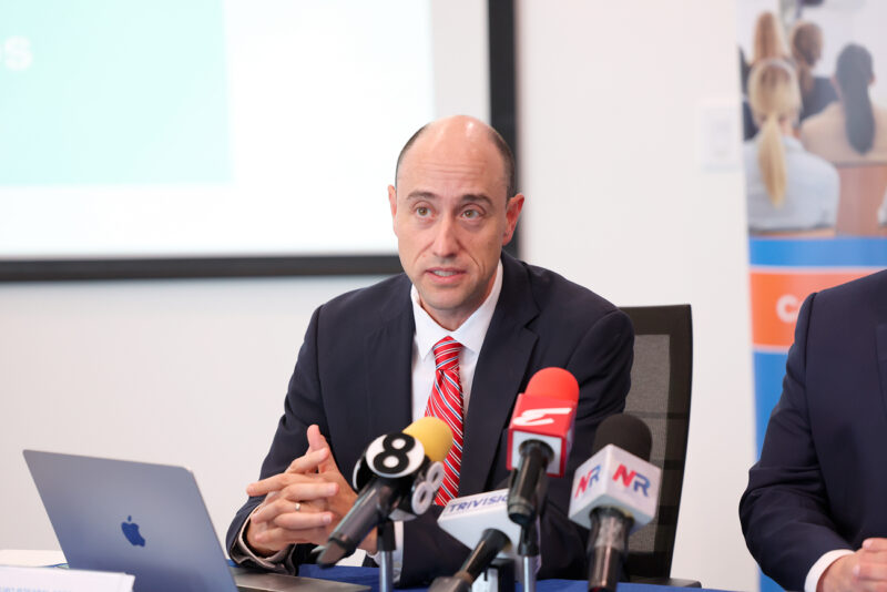 Arturo Rosabal, presidente de la Cámara de Comercio, externó que la seguridad es prioritaria para el sector.