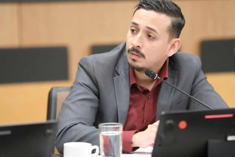 El diputado Robles denunció a Quirós por una amenaza durante una protesta.