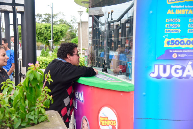 La JPS recordó que antes de comprar un pedacito debe verificar que los vendedores cuenten con una identificación oficial.