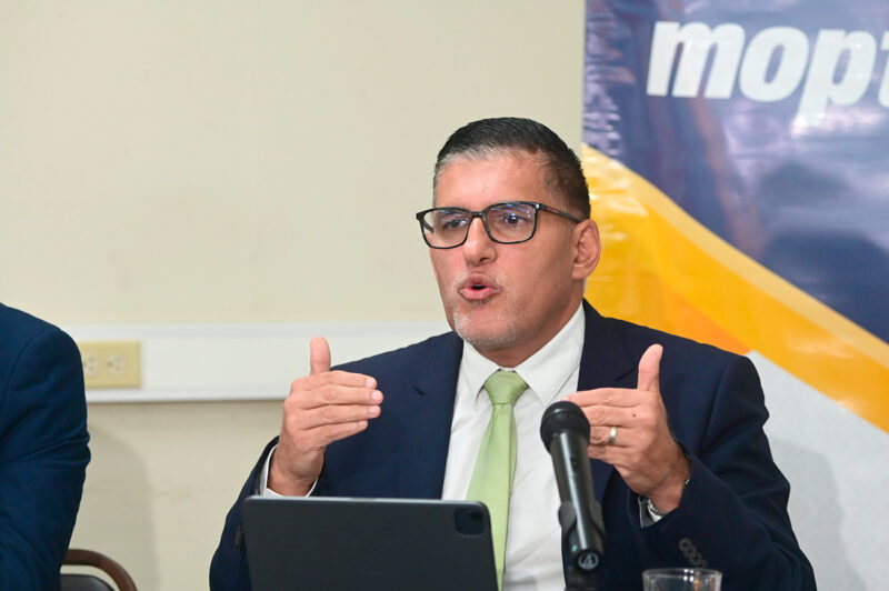 El ministro Batalla ingresó tras la destitución de Luis Amador.