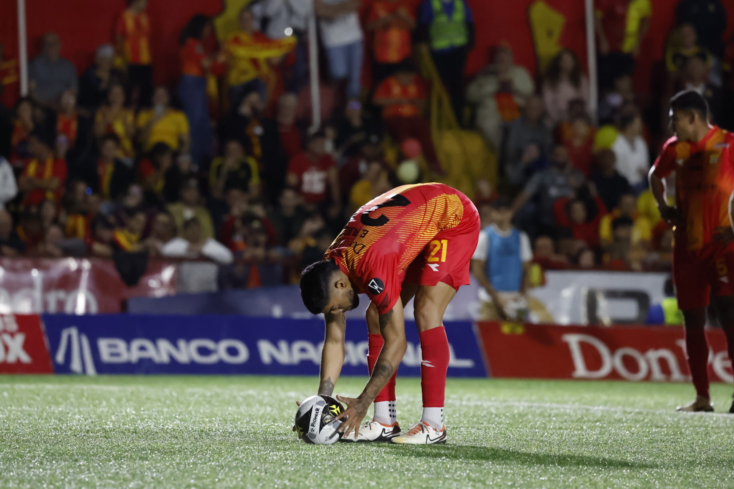 Se cumple la primera hora de partido