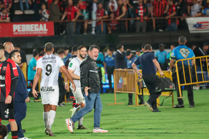 Jafet ganó su segundo título nacional como entrenador del Team.