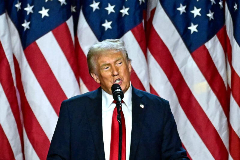 Trump lanzó presunta amenaza este sábado en su plataforma Truth Social.
