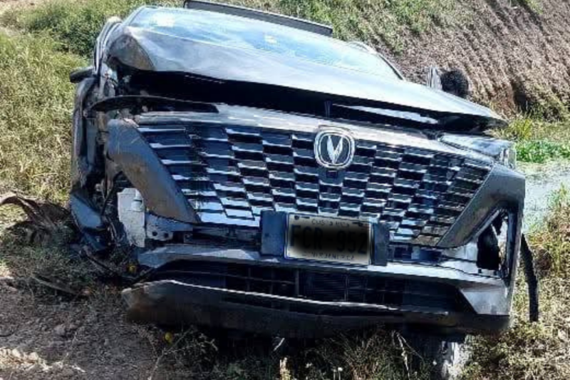 Vehículo se sale de la vía y deja una adulta mayor fallecida