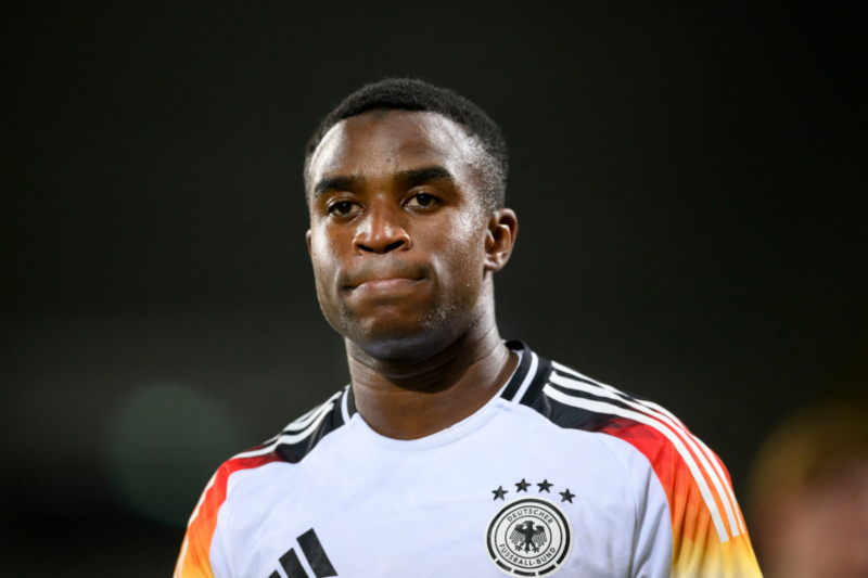 Su supuesto padre habría afirmado que certificado de nacimiento era falso