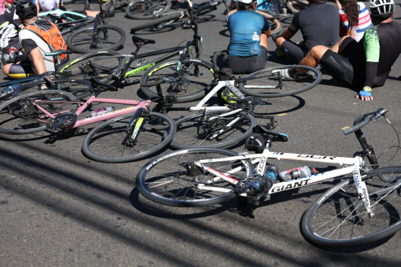 Cientos de ciclistas toman las calles en manifestación. Foto Catalina Mairena.
