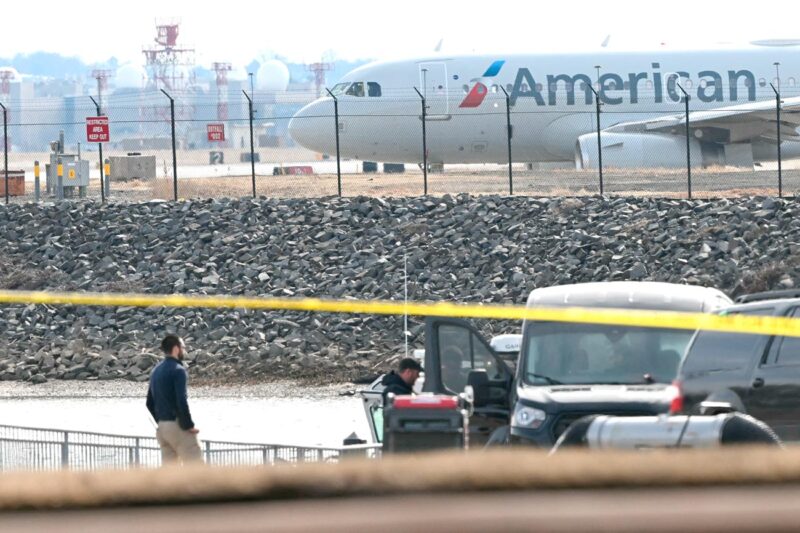 Tras el choque aéreo, 67 personas murieron.