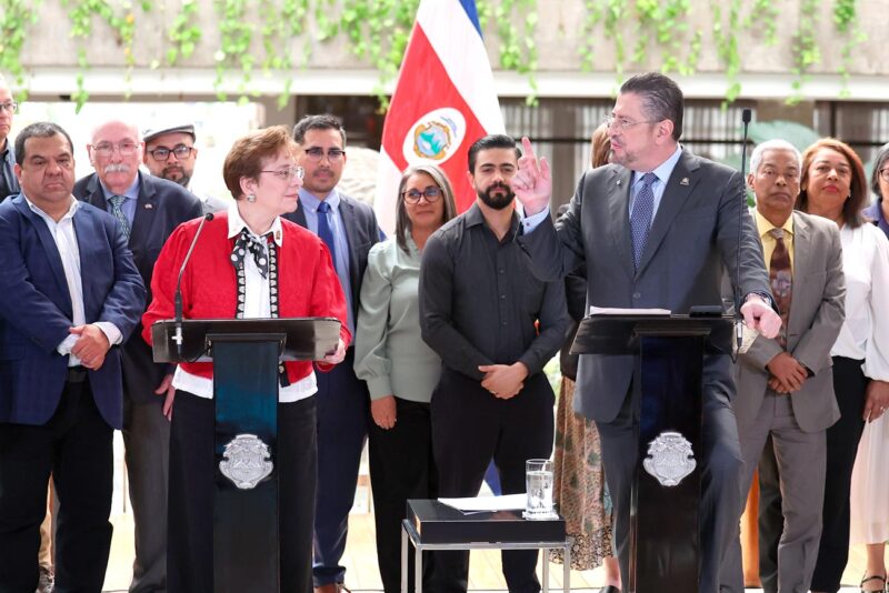 Acompañado-de-lideres