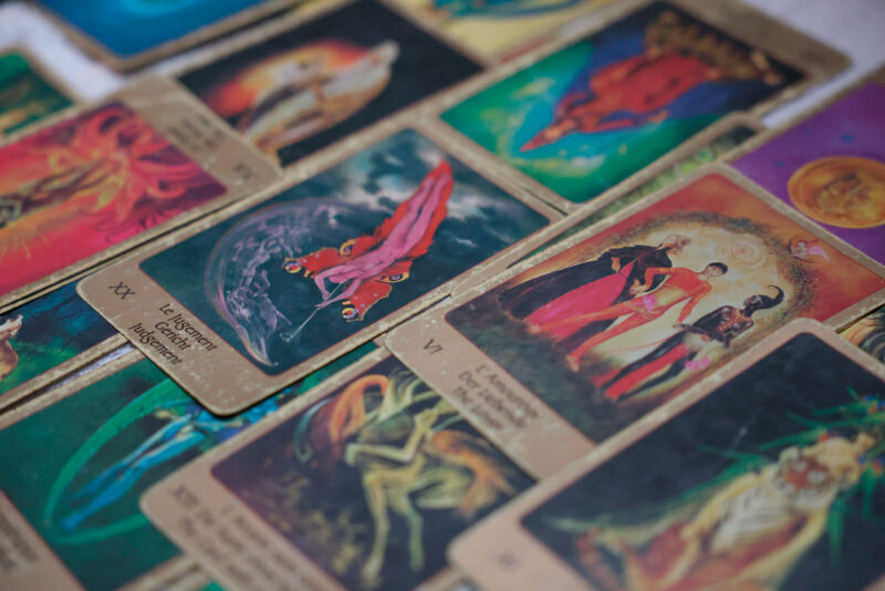 Las cartas de Cilia pronostican un año convulso, con movimientos y tensiones políticas, así como un clima agitado.
