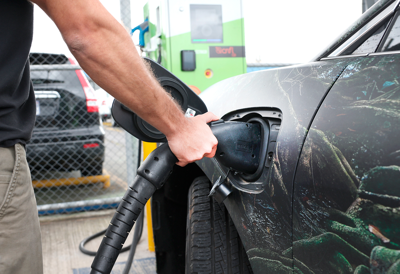 Avanza reforma para que diputados usen cuota de combustible para cargar vehículos eléctricos