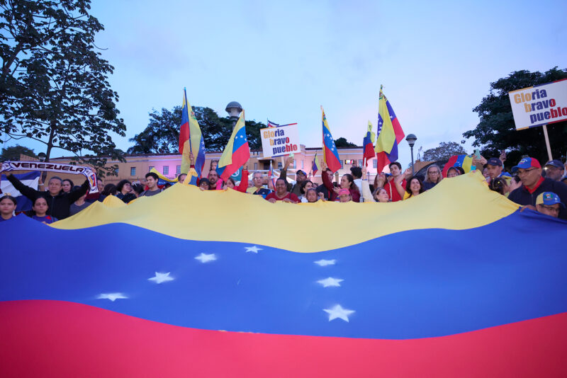 FOTO-1-Cientos-de-venezolanos-salieron-a-la-Plaza-de-la-Democracia-para-exigir-la-juramentación-de-Edmundo-González.