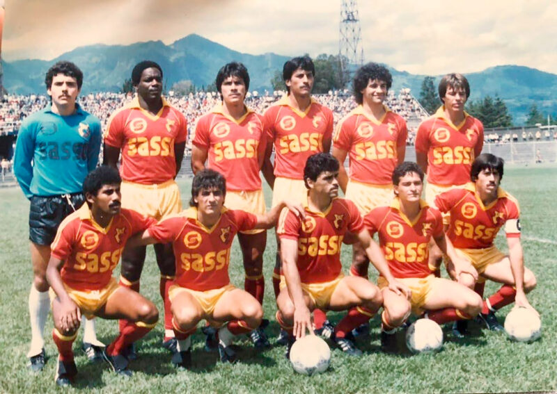 Club Sport Herediano (1987). Arriba: Jorge Arturo Hidalgo, Rodolfo Mills, Carlos Camacho, Ronald Marín, Mario Orta, Nilton Nóbrega. Abajo: Marvin Obando, Washington Castagnaro, Sivianny Rodríguez, Luis Raquel Ledezma y Germán Chavarría.