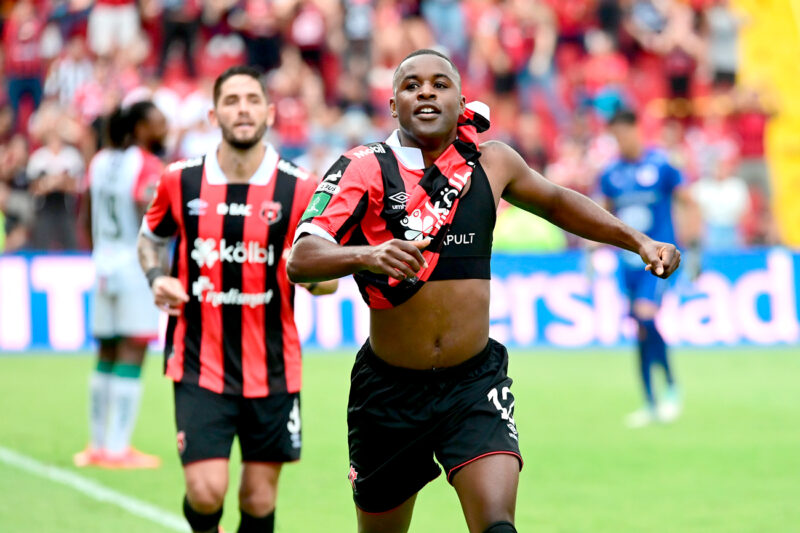 Campbell anotó 16 goles en su primera etapa con la Liga.