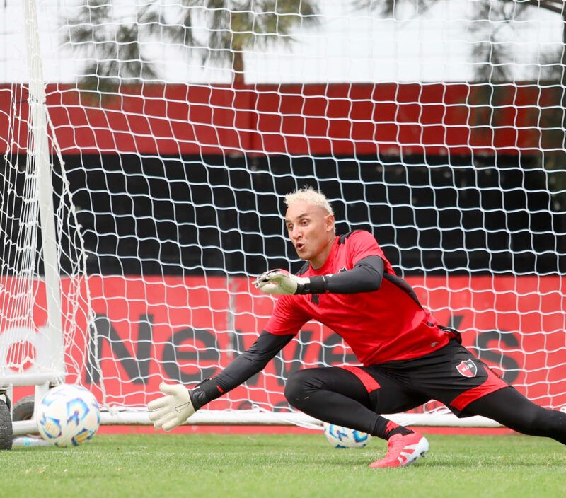 Keylor Navas tuvo su primera práctica en el fútbol argentino.