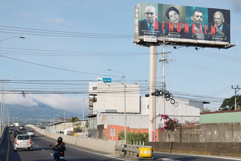 Pilar Cisneros, vocera oficialista, negó que el Gobierno tenga relación con las gigantografías.