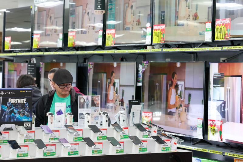 Si compra un televisor inteligente que cuesta ¢200.000 a un año plazo al final pagará ¢308.220.