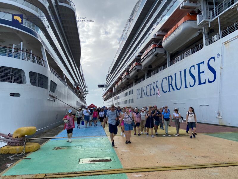 Más de 5 mil turistas llegaron a Limón en 2 cruceros