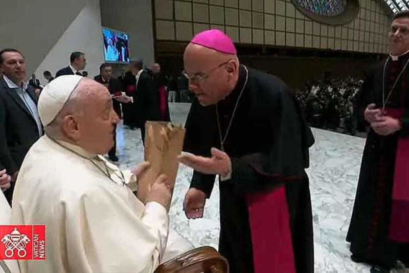 Obispo Garita con el Papa.
