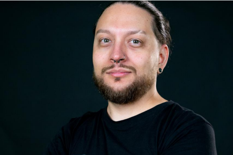 Óscar Ureña, artista y periodista costarricense.