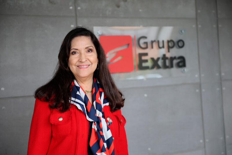 Cynthia Telles, embajadora saliente, visitó las instalaciones del Grupo Extra previo a dejar el país.