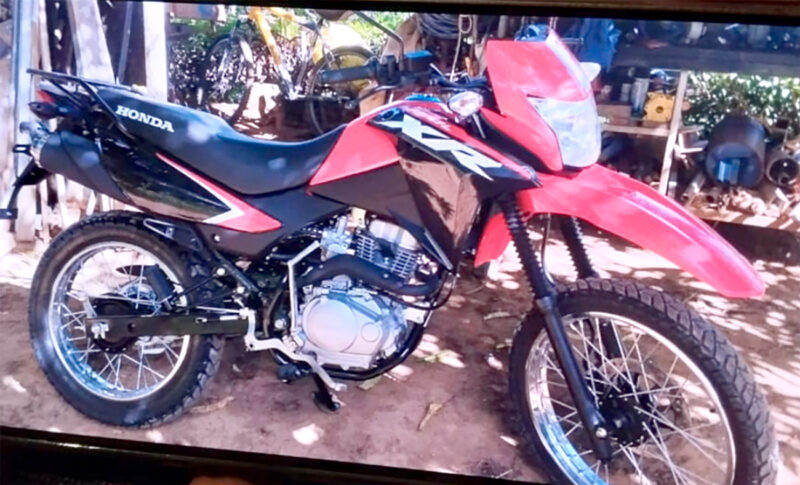 Dos sujetos terminaron con la vida de un hombre de 49 años al intentar robarle la moto que conducía.