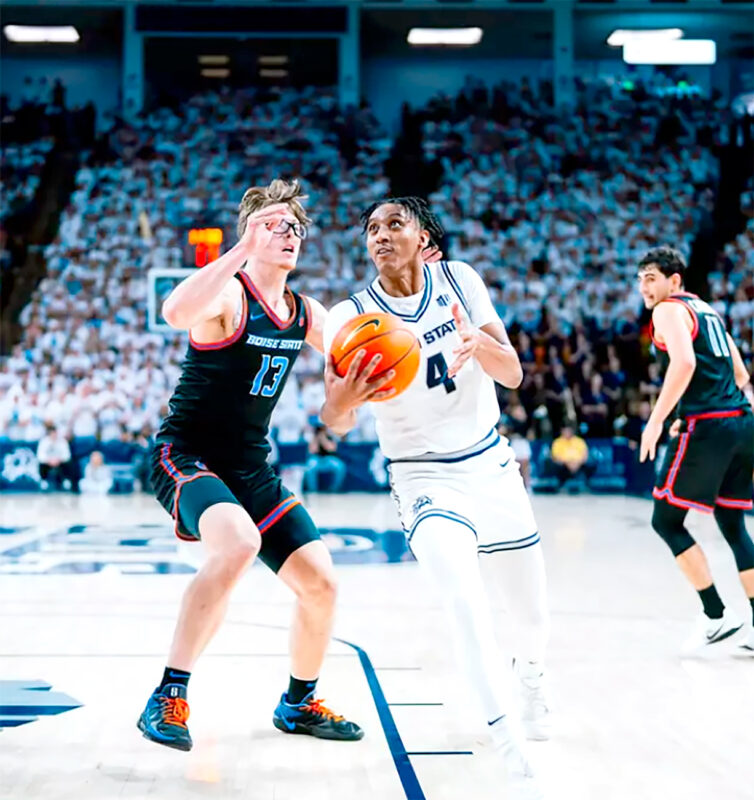 Utah State se posiciona en el primer lugar de su conferencia.
