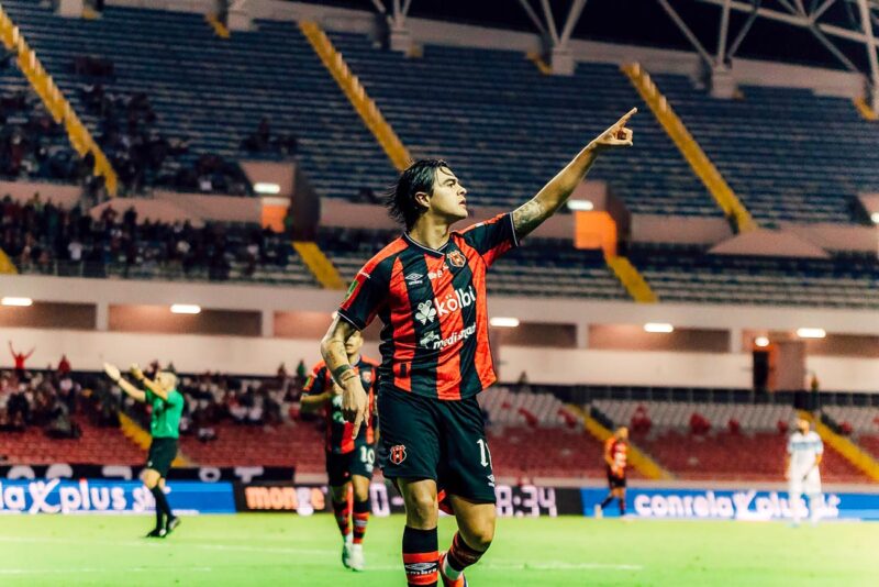 Diego Campos es uno de los futbolistas de confianza de Alexandre Guimarães.